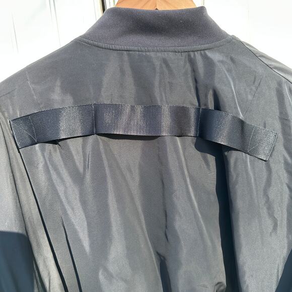 Alo Yoga It Girl Bomber Jacket Black Size Medium EUC Oversize Blade Collar - Picture 13 of 16